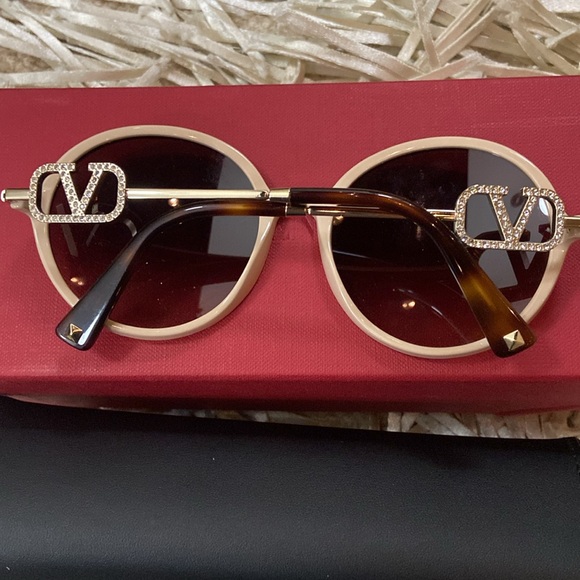 Valentino Sunglasses VA4075 New with box, sack, case; Beige w/ V Stones & Stud - Picture 2 of 4